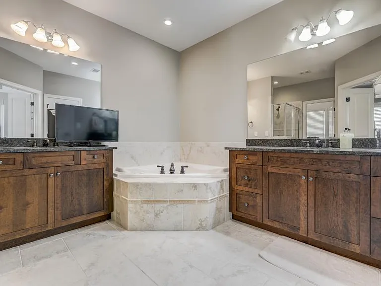 2114 W Village Xing SE — Photo 22