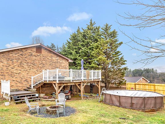 4th image of 935 Ragle St