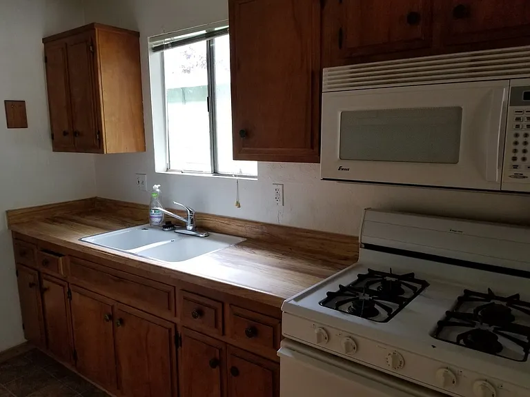 1008 Sierra Ave — Photo 4