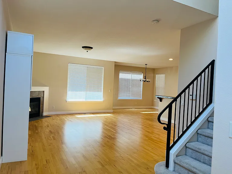 2459 NW Parnell Ter — Photo 16