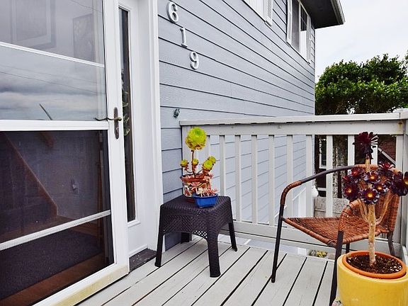 3rd image of 619 SW Fleet Ave