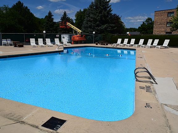 5th image of 2612 N Windsor Dr Unit 203