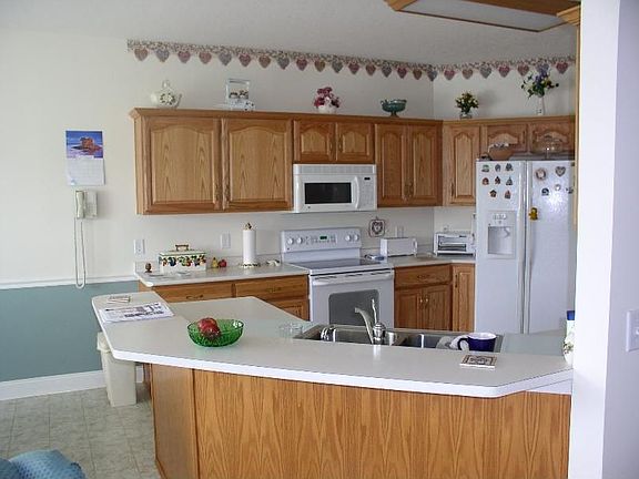 3rd image of 1004 Bradford Way