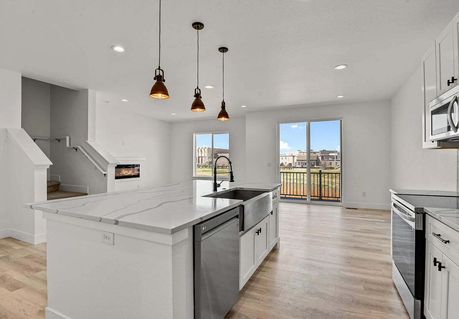 3 bed, 1950 sqft, $3,250 — Photo 1