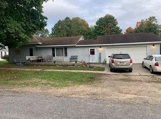 127 Godfrey St, Howard City, MI 49329