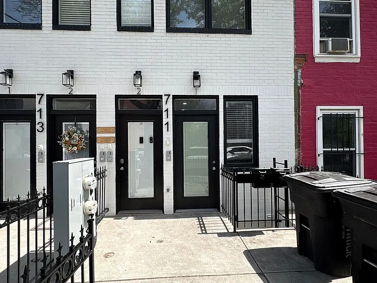 711 18th St NE — Photo 2