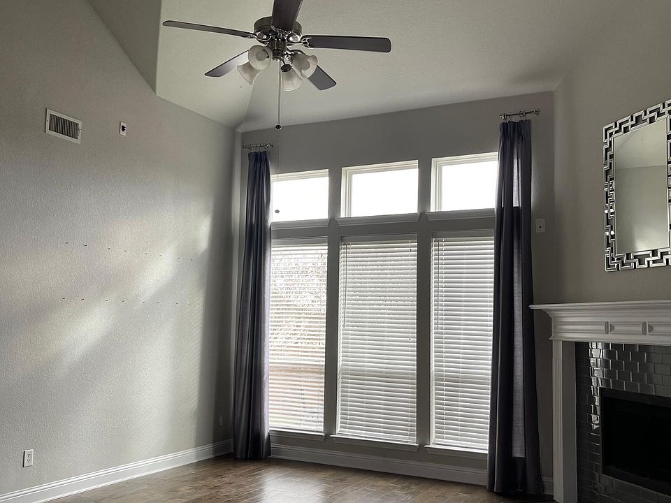 1st image of 901 Sunrise Dr