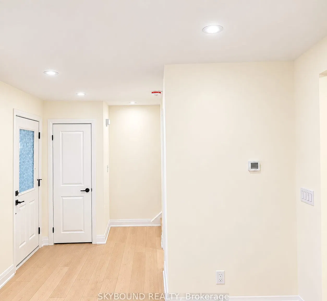 3 bed, $3,000 — Photo 2
