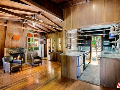 1977 Hillcrest Rd, Los Angeles, CA, 90068