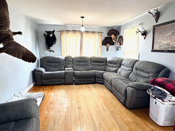 3rd image of 513 Lake St NE