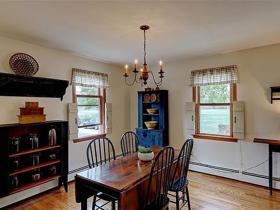 4th image of 86 Washington St