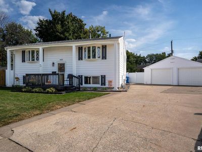 5022 45th Avenue Ct, Moline, IL, 61265