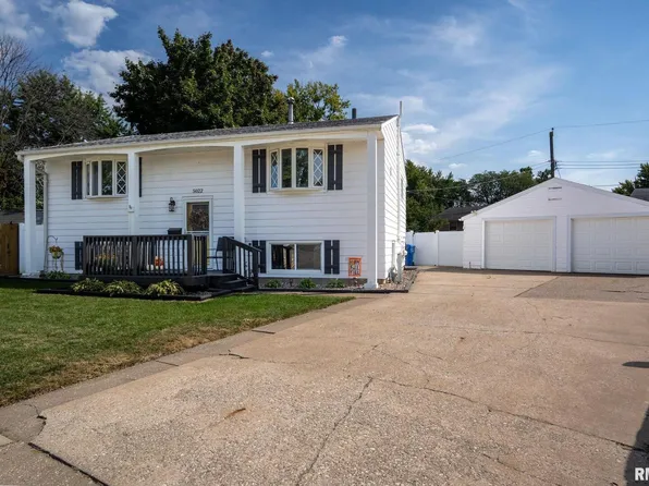 5022 45th Avenue Ct, Moline, IL 61265