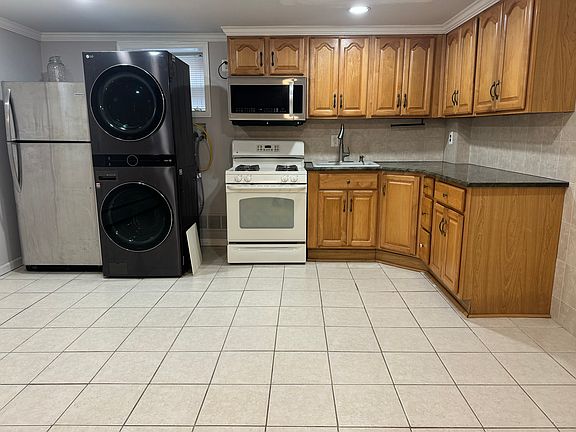 2nd image of 52 Burns Ave Floor 1