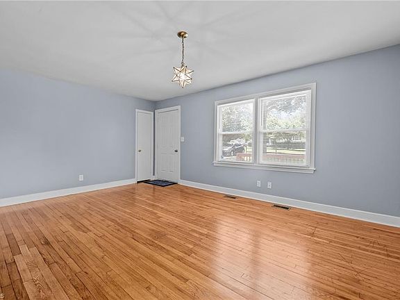 3rd image of 111 & 111A Drewsbury Dr