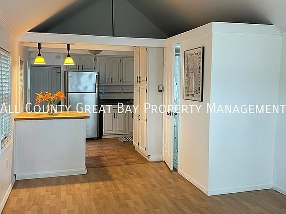3rd image of 27 Walnut Ave Unit 2