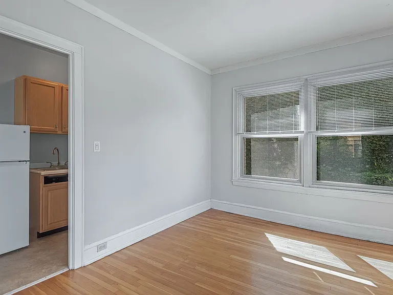 214 Oak Grove St — Photo 7