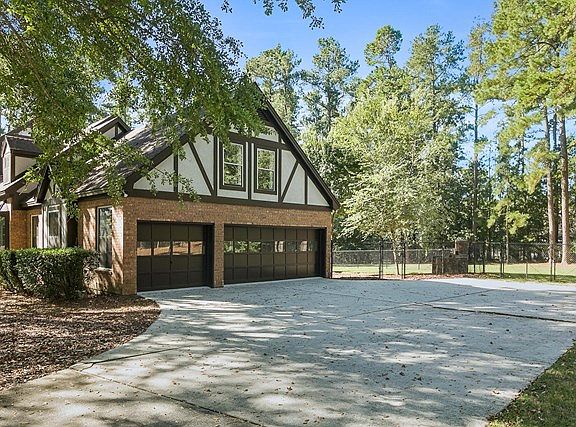 3rd image of 852 Lake Royal Dr