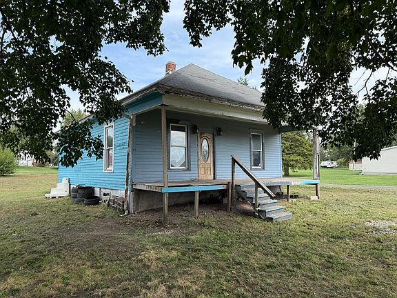 2nd image of 902 Jenkins St