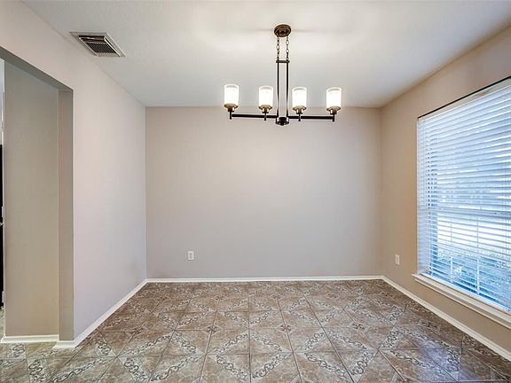 4th image of 217 Fox Springs Ct