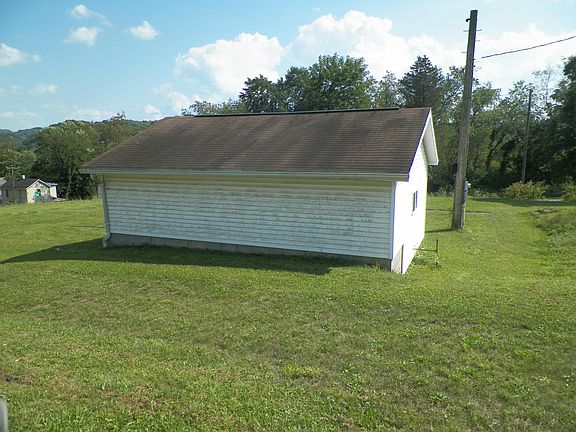2nd image of 142 Perry St