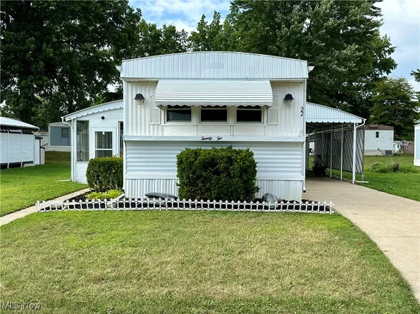 22 Sycamore Dr, Olmsted Falls, OH 44138