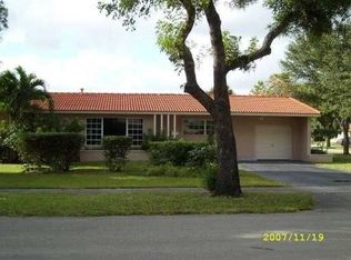14100 Leaning Pine Dr, Miami Lakes, FL 33014