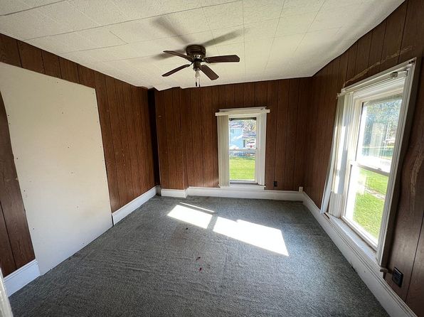 120 Emmett St, Kinsman, IL 60437