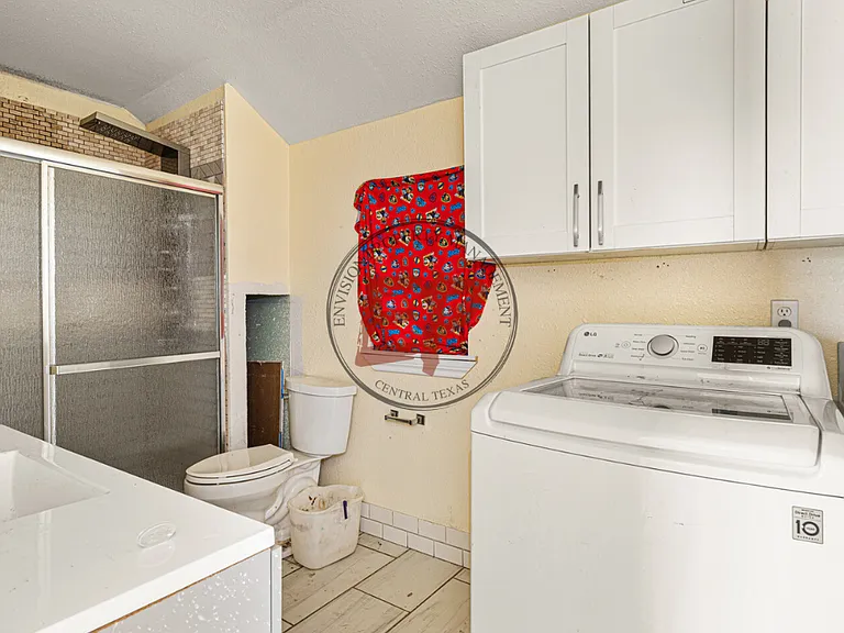 301 N Guadalupe St — Photo 6