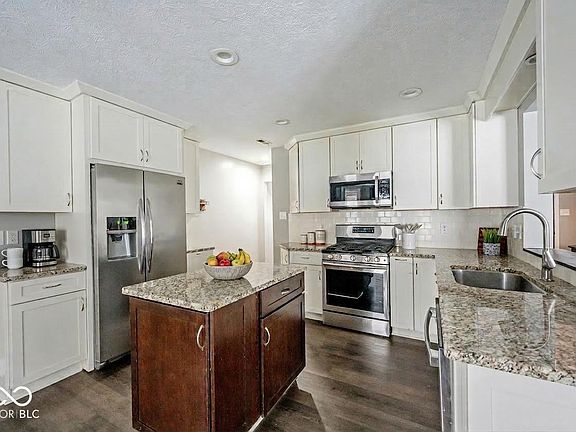 3rd image of 13599 Sweet Briar Pkwy