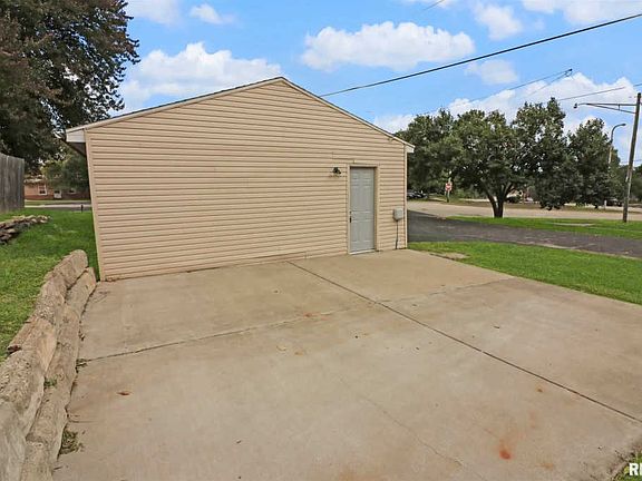 4th image of 3703 N Grand Blvd