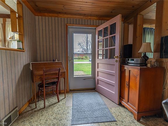 3rd image of 28 Wellesly Blvd