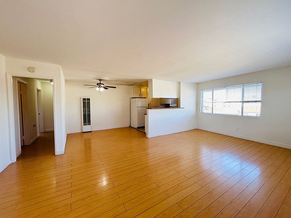 1st image of 320 E Hyde Park Blvd #316-3