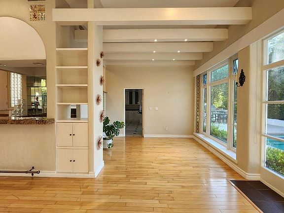 3rd image of 18055 Lake Encino Dr