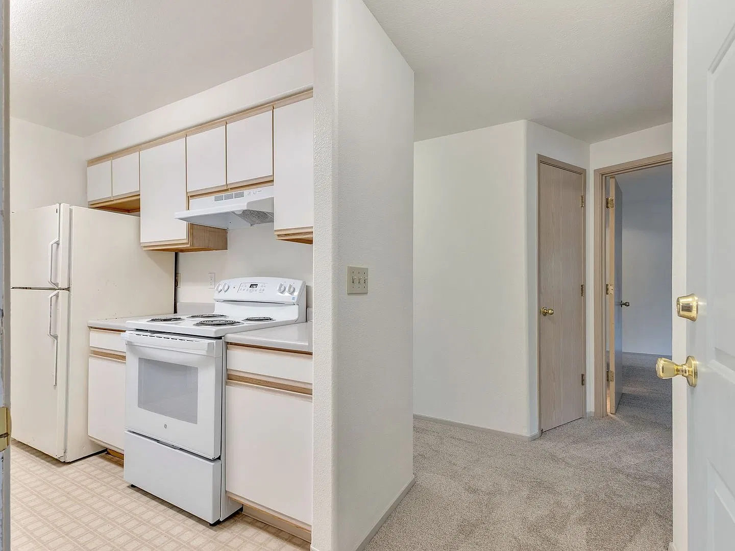 Wahanna Creek Apartments - 355 S Wahanna Rd — Photo 4