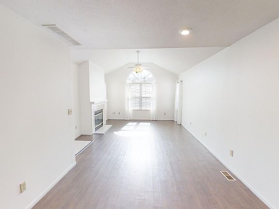 5th image of 2271 Fox Run Cir #7-28