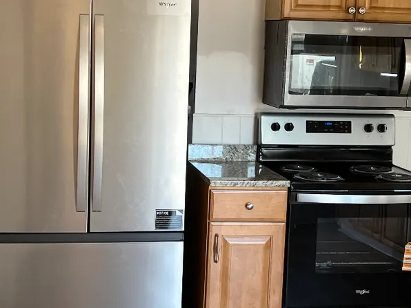 38 London St, Lowell, MA 01852