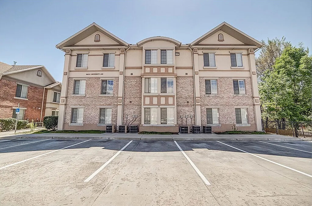 4 bed, 1056 sqft, $539 — Photo 1