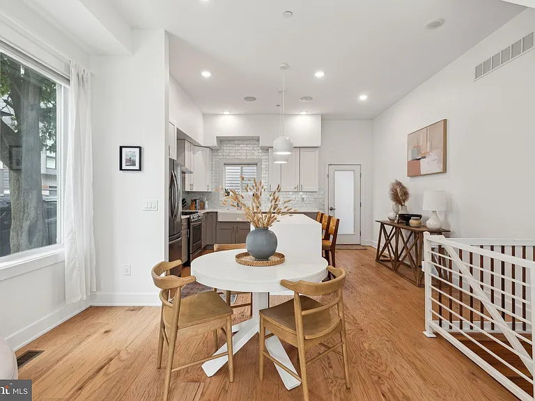 2224 Amber St #4 — Photo 4