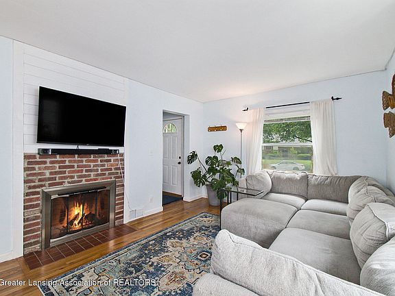 4th image of 1520 W Ottawa St