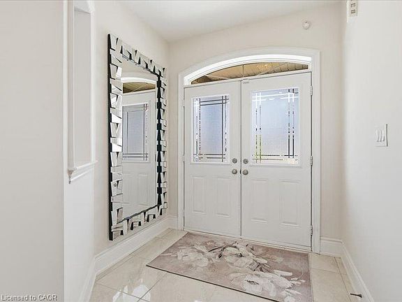 4th image of 39 Avanti Cres