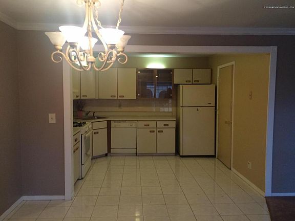 2nd image of 720-6 Zlotkin Cir