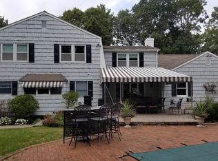 27 Three Pond Rd, Smithtown, NY 11787