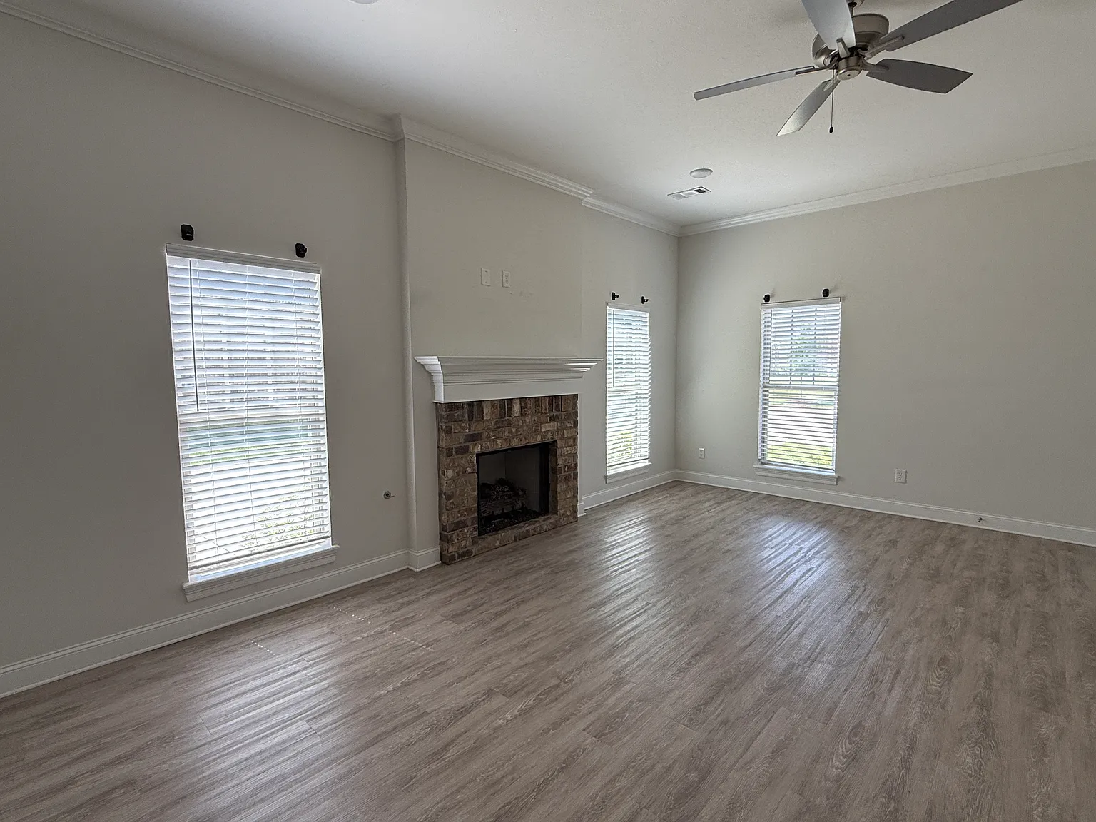 3 bed, 1970 sqft, $2,400 — Photo 2