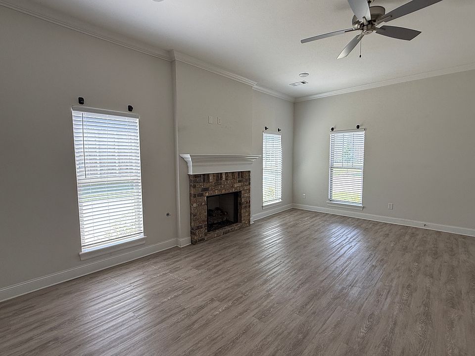 2nd image of 854 Long Leaf Cir