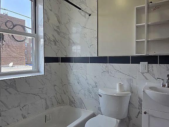 2nd image of 6002 Broadway APT 2