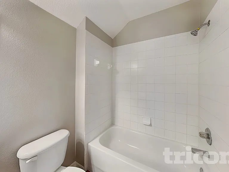 10211 Summerview Cir — Photo 16