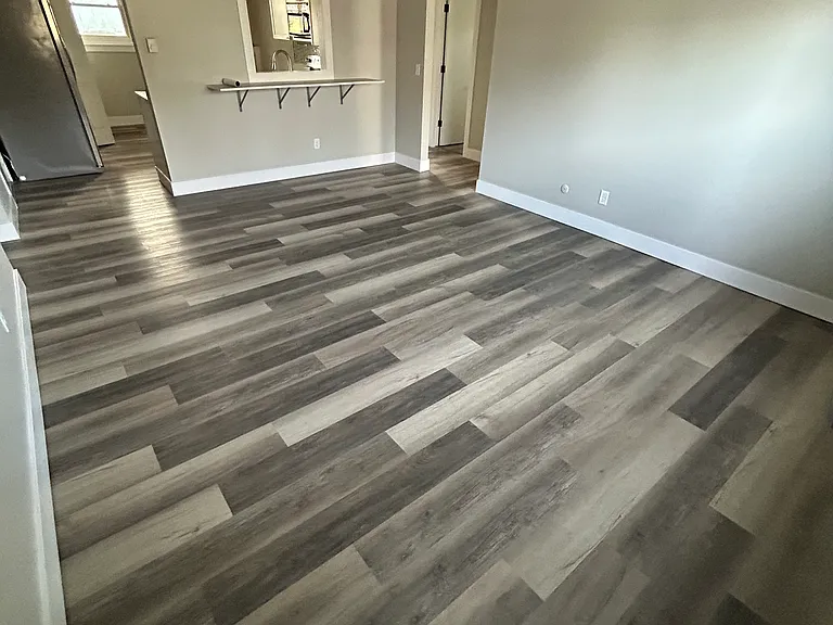 600 E Superior St #4 — Photo 4