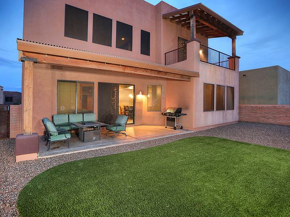 Back yard w/ artificial lawn