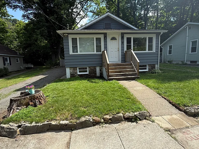 18 Abbott Dr — Photo 3